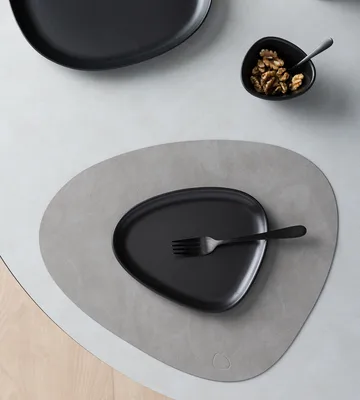 Curve Stoneware small plate 19x22 cm - black - LIND DNA