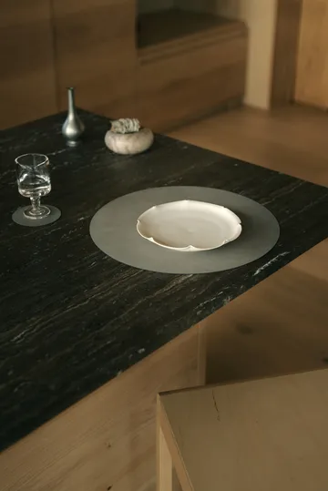 Nupo placemat - Light grey, circle, L - LIND DNA