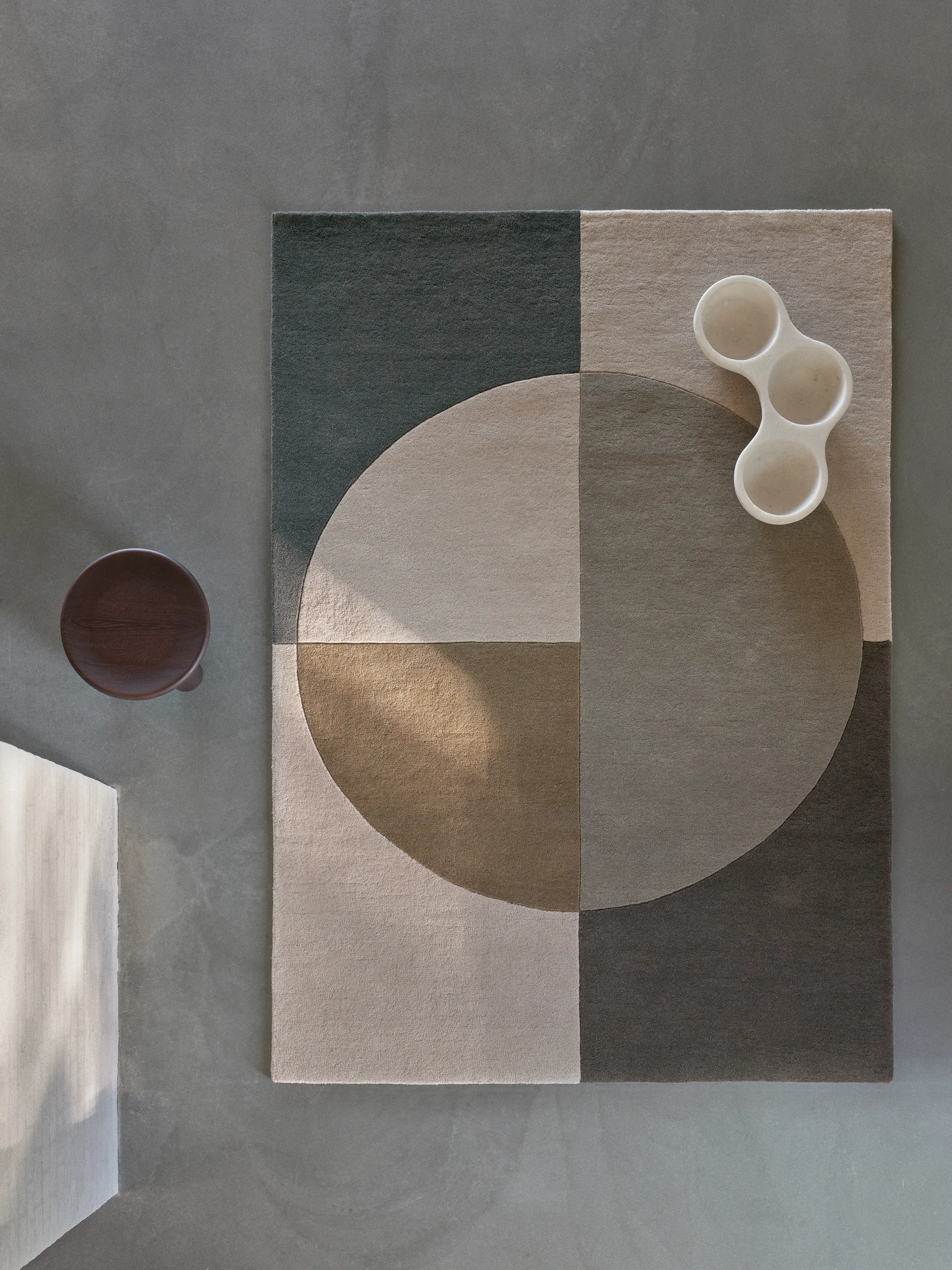Radiality wool carpet, Olive. 170x240 cm Linie Design