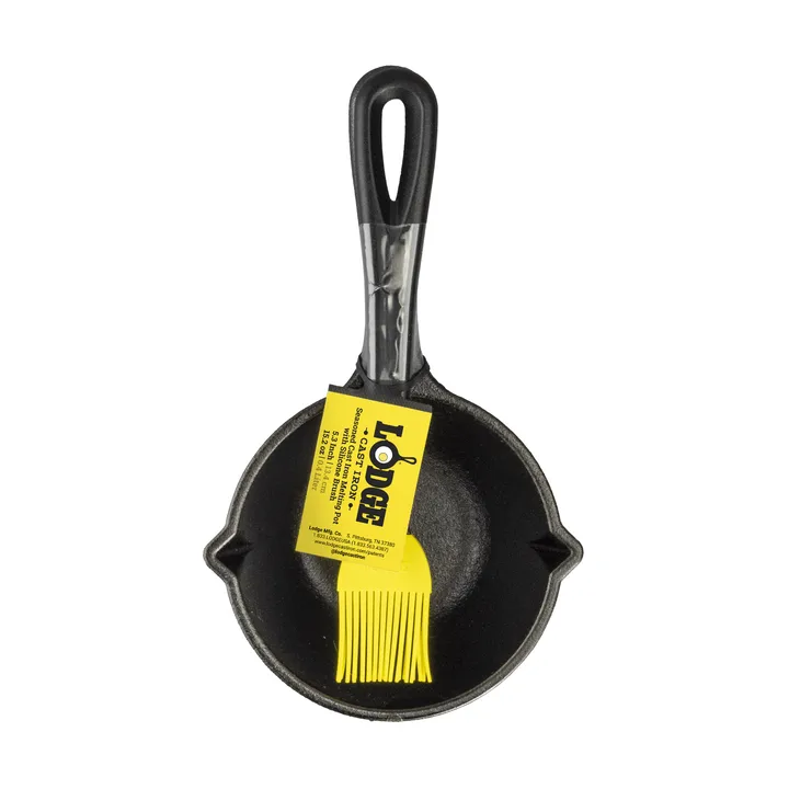 Saucepan with silicone brush - Cast iron, 23 cm - Lodge