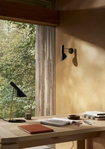 AJ MINI table lamp - Brass-black - Louis Poulsen