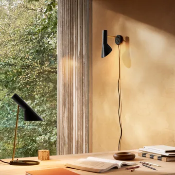 AJ wall lamp - Brass-black - Louis Poulsen