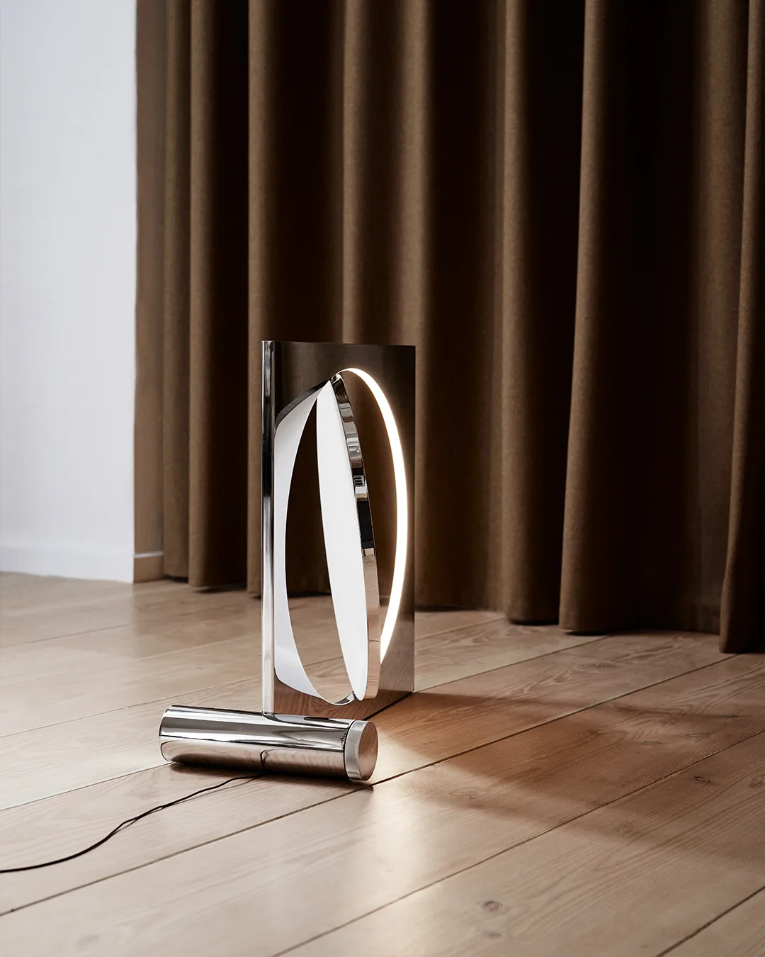 Moonsetter floor lamp, High gloss chrome plated-white Louis Poulsen