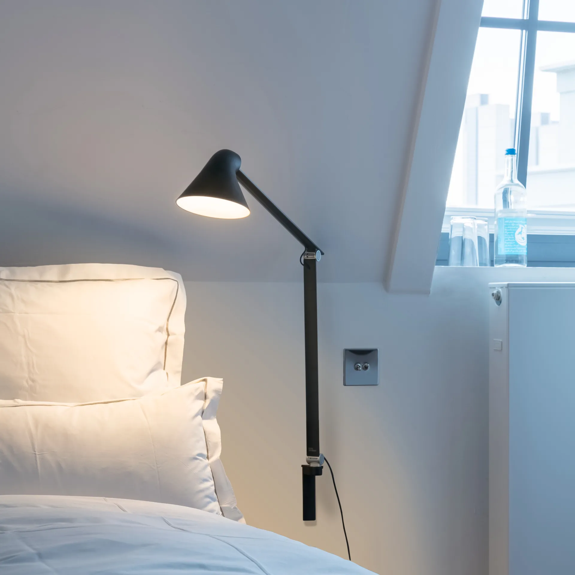 NJP wall lamp long arm, Black Louis Poulsen