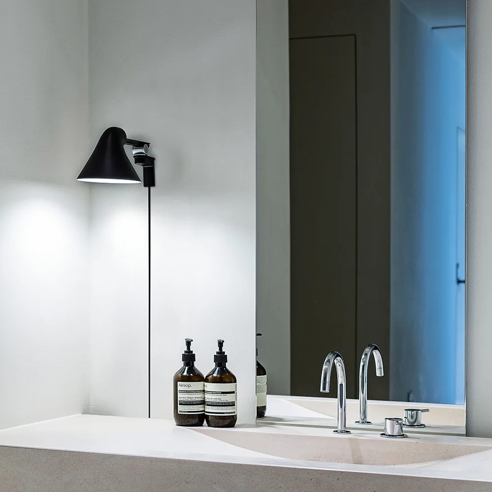 NJP wall lamp, White, long arm, LED, 3000k Louis Poulsen
