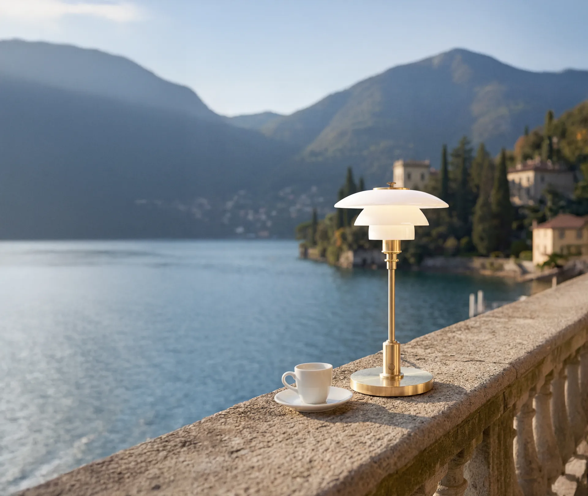 PH 1/1 portable table lamp, Brass-plated Louis Poulsen