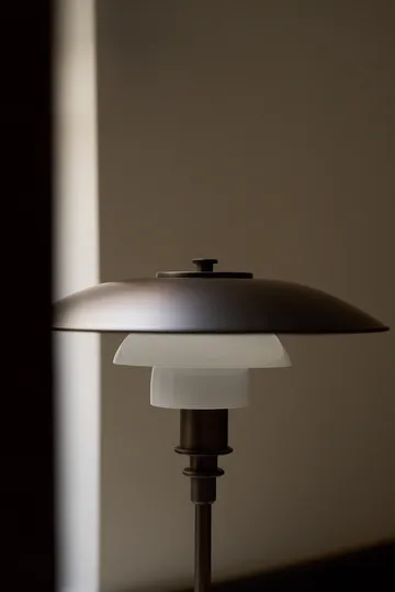 PH 3/2 Luna table lamp - Aged brass-opal glass - Louis Poulsen