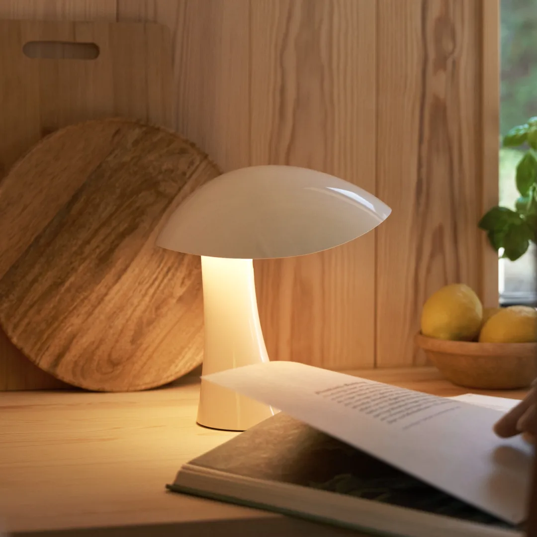 Rumee 220 portable table lamp, Cloud White Louis Poulsen