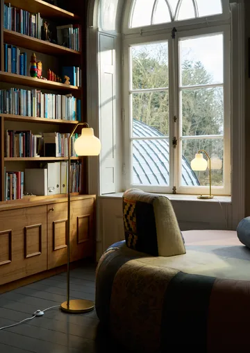 VL Ring Crown floor lamp - Brass-opal glass - Louis Poulsen