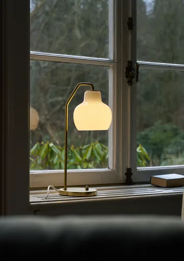 VL Ring Crown table lamp Ø15 cm - Brass-opal glass - Louis Poulsen