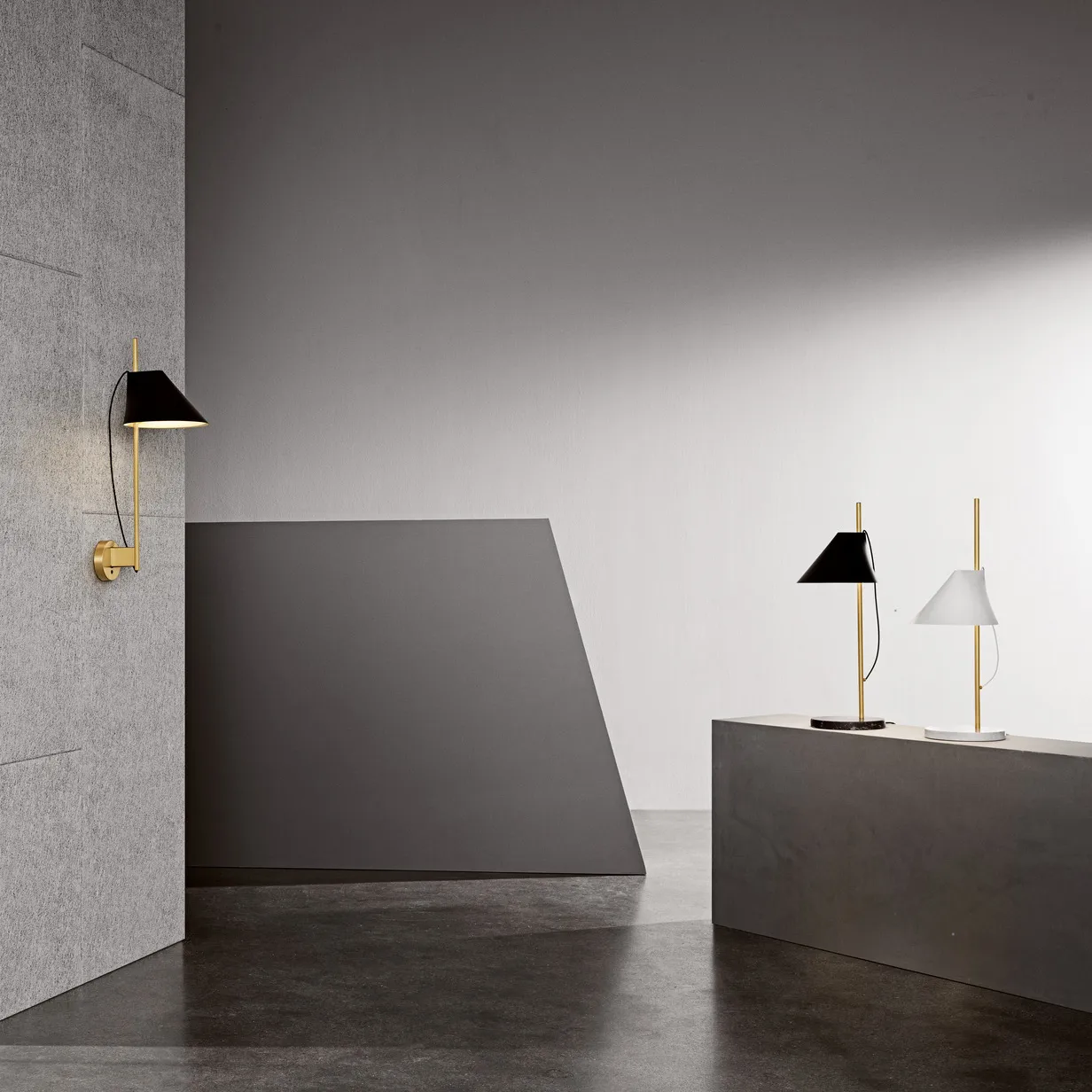 Yuh wall lamp, Black-brass Louis Poulsen