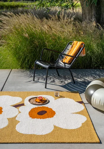 Unikko anniversary outdoor rug - Honey, 140x200 cm - Marimekko