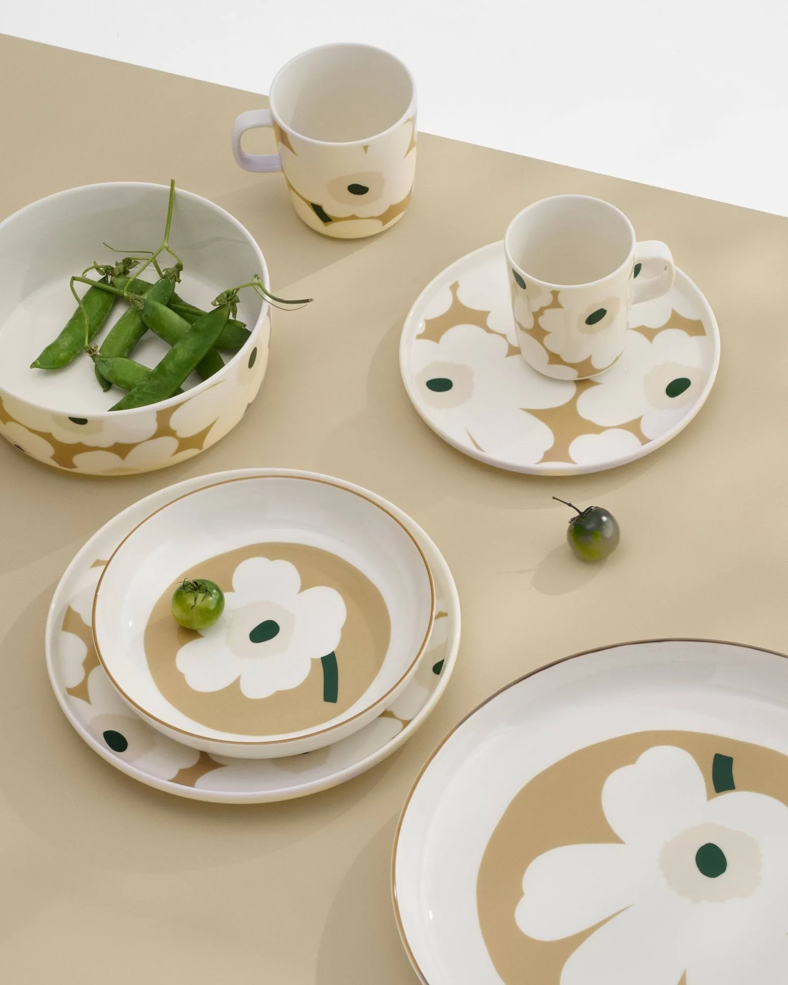 Unikko mug 25 cl, White-beige-light sand-dark green Marimekko