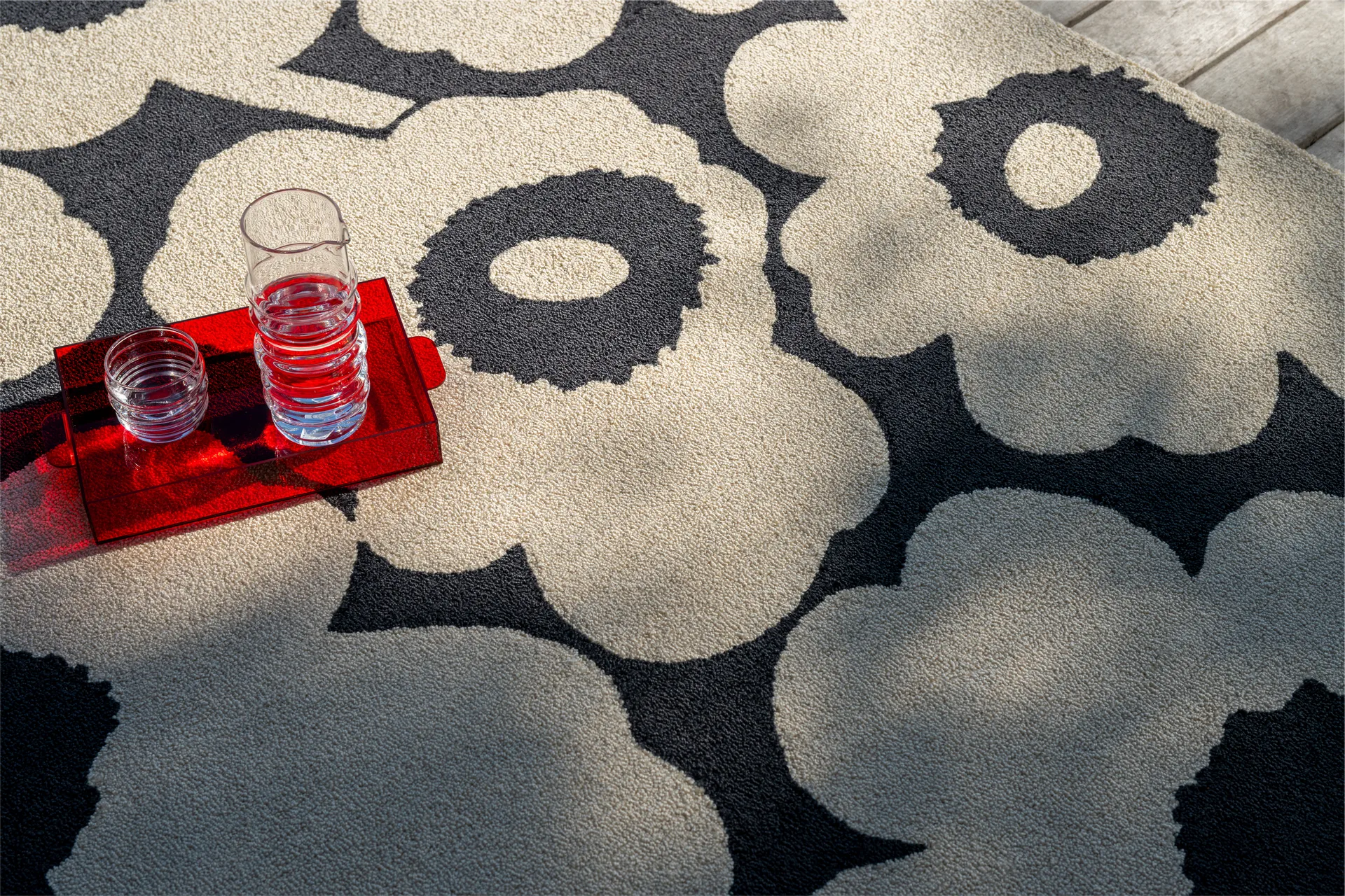 Unikko outdoor rug, Charcoal-white, 250x350 cm Marimekko