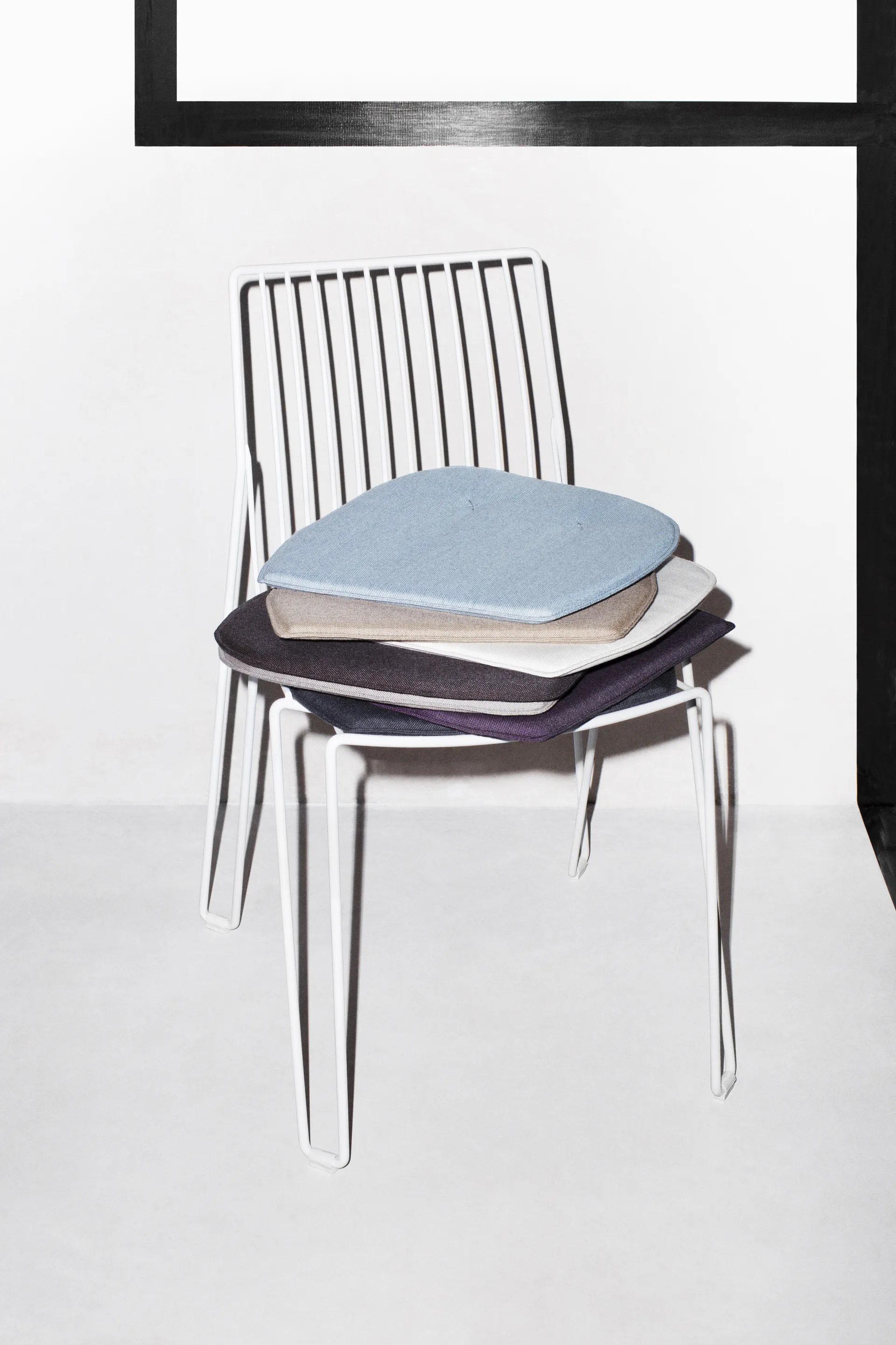 Tio chair, White Massproductions