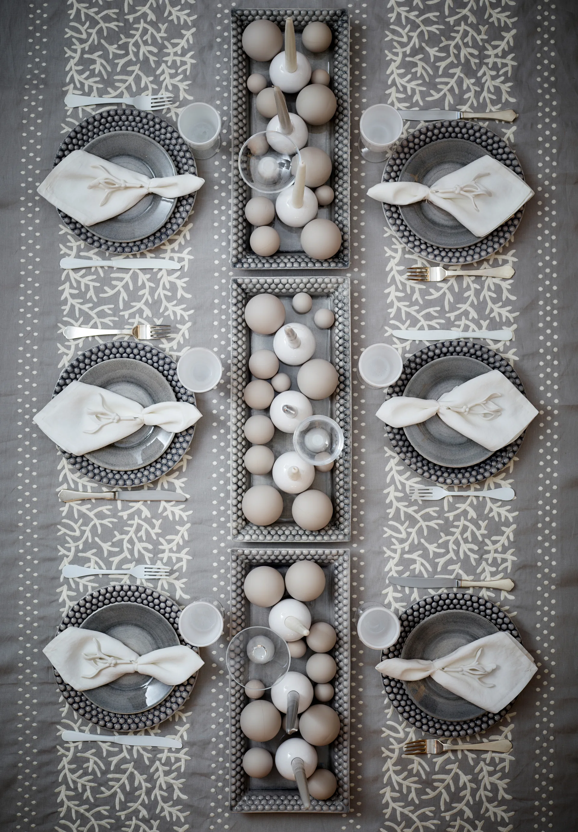 Bubbles plate 28 cm, Grey Mateus