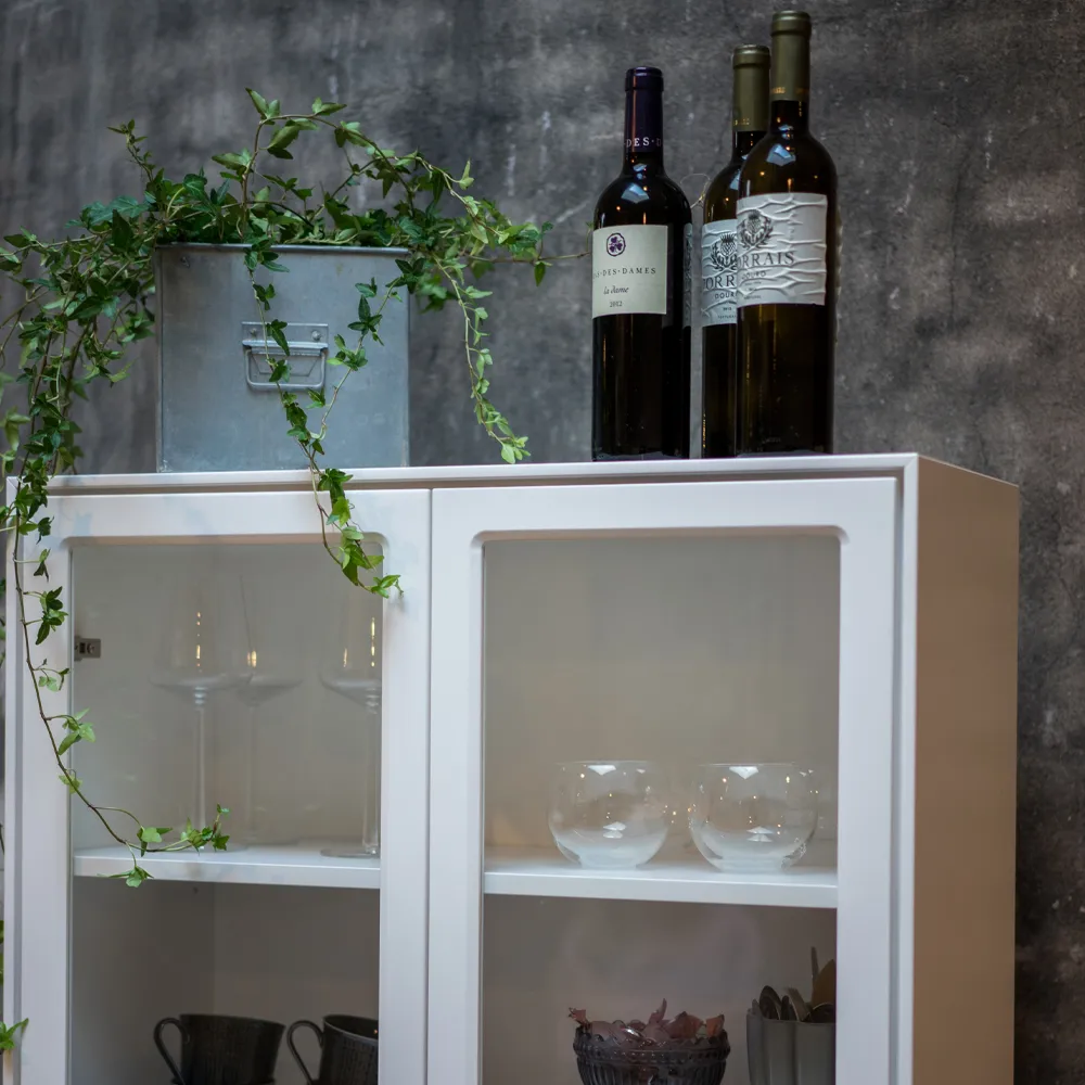 Volt display cabinet 190 cm white lacquer, Details in stainless steel Mavis
