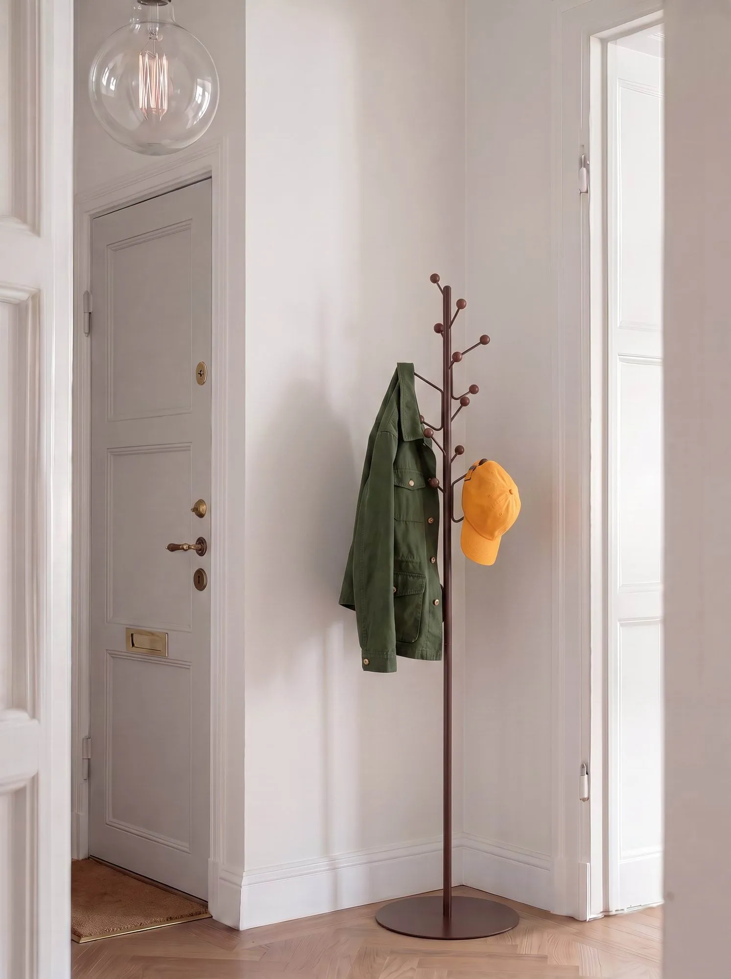 Bill Floor clothes hanger, Dark mocha Maze