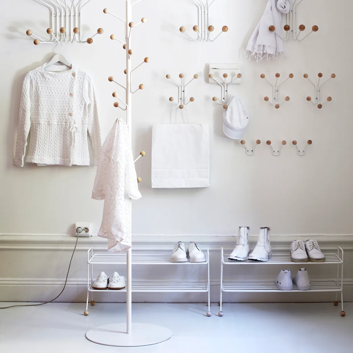 Bill Floor clothes hanger, White Maze