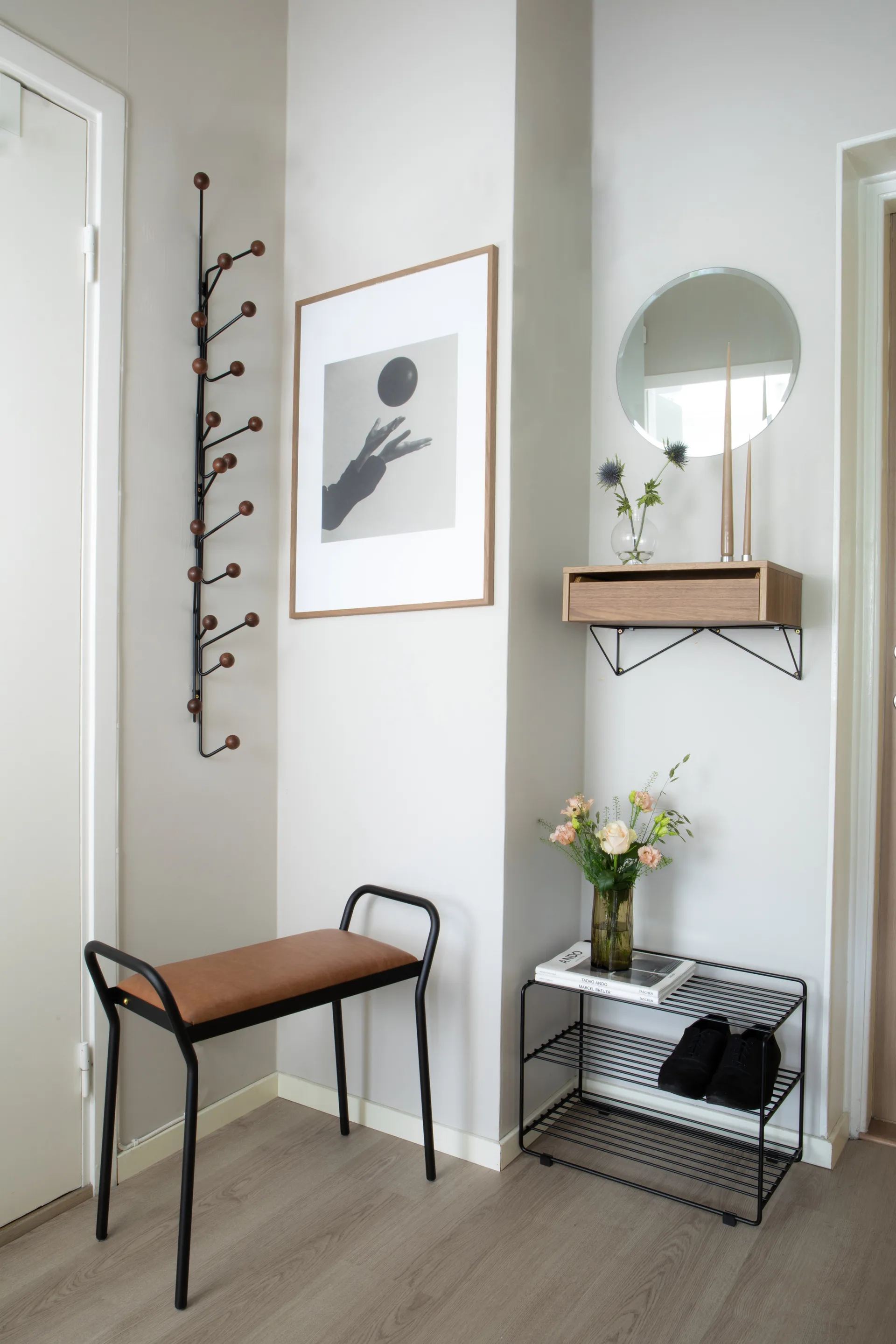 Downtown shoe shelf, Black Maze
