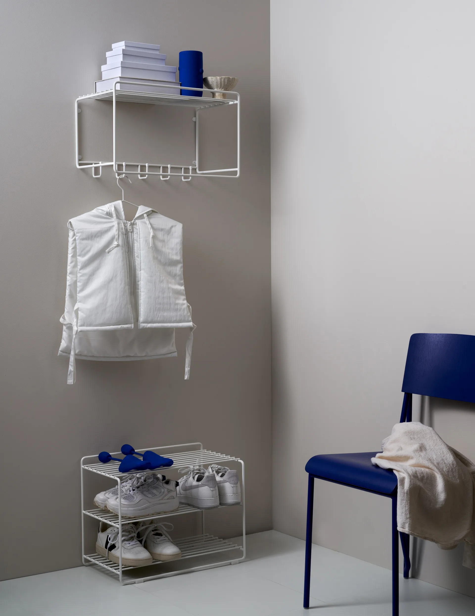 Downtown shoe shelf, White Maze