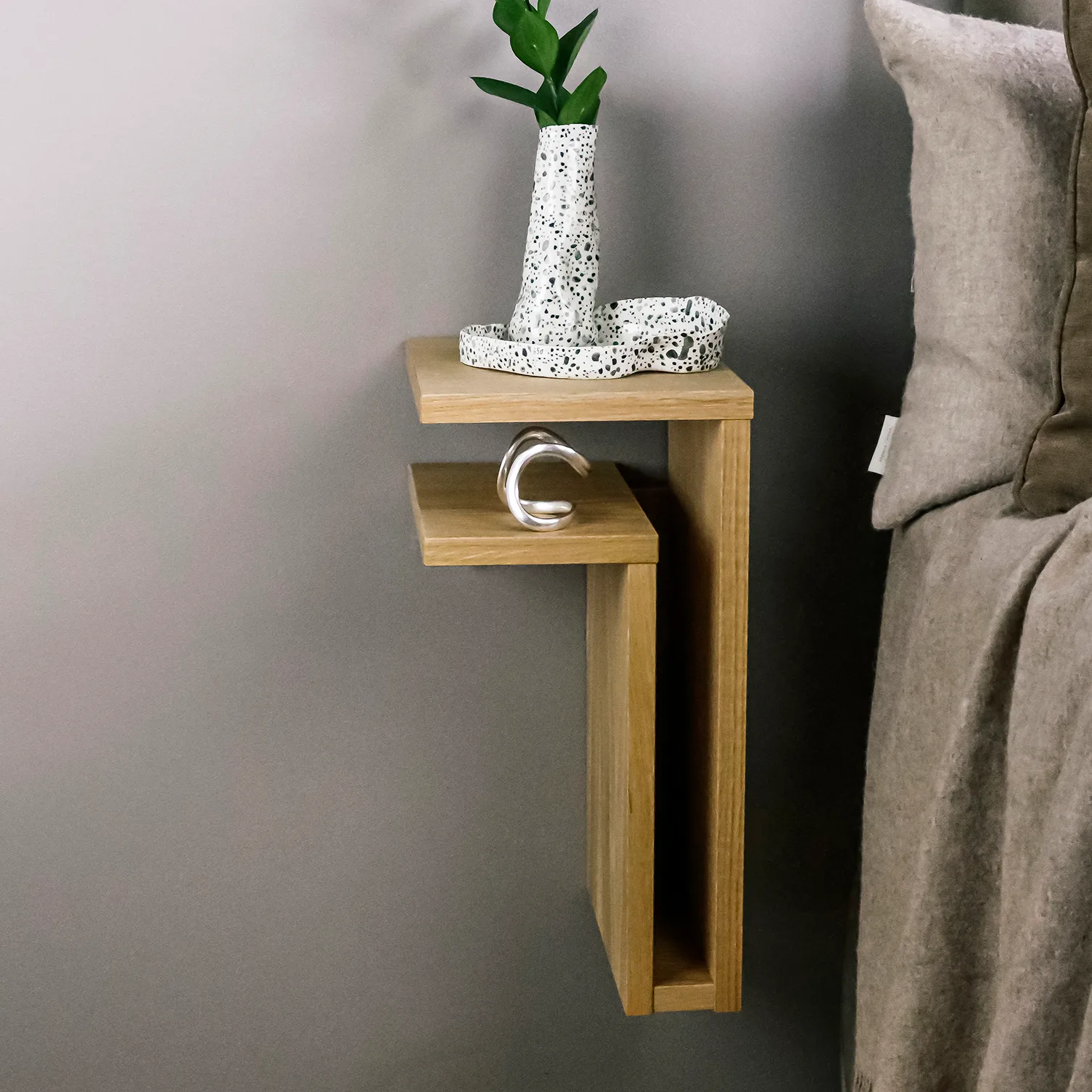 F-shelf wall shelf oak, Shelf left Maze