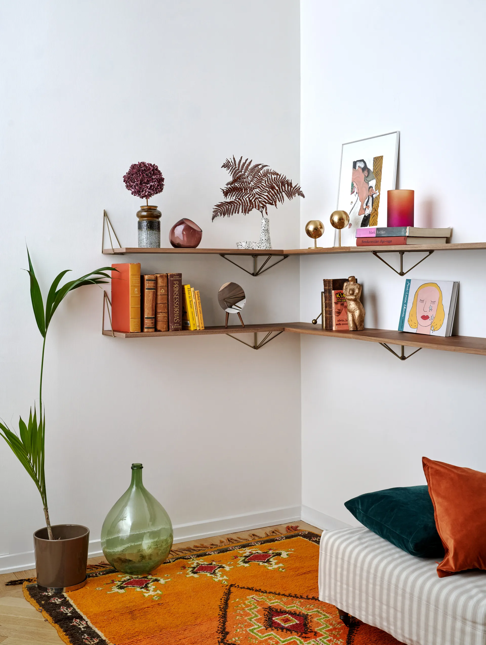 Pythagoras Bundle B shelving system walnut-brass,  Maze