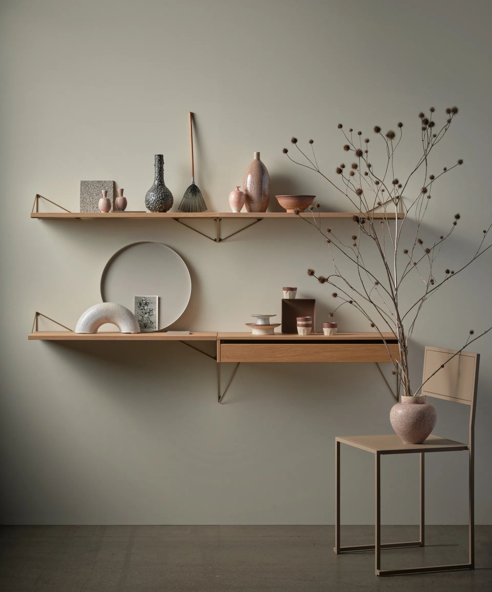 Pythagoras Bundle D shelving system oak-brass,  Maze