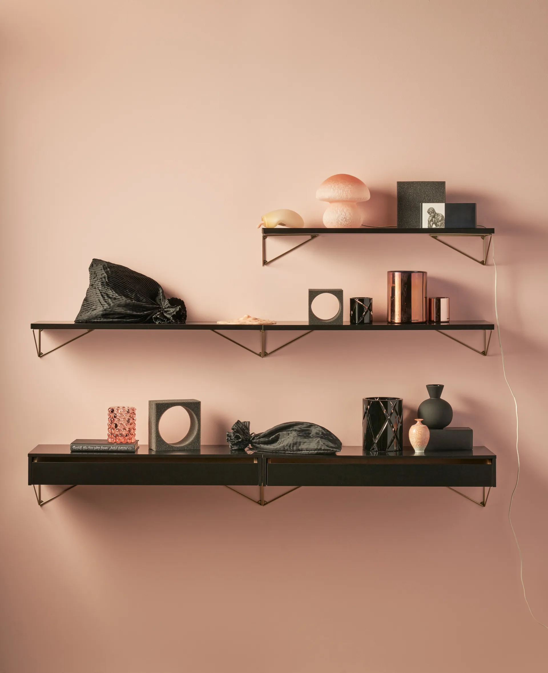 Pythagoras shelf, black Maze
