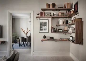 Pythagoras shelf - walnut - Maze