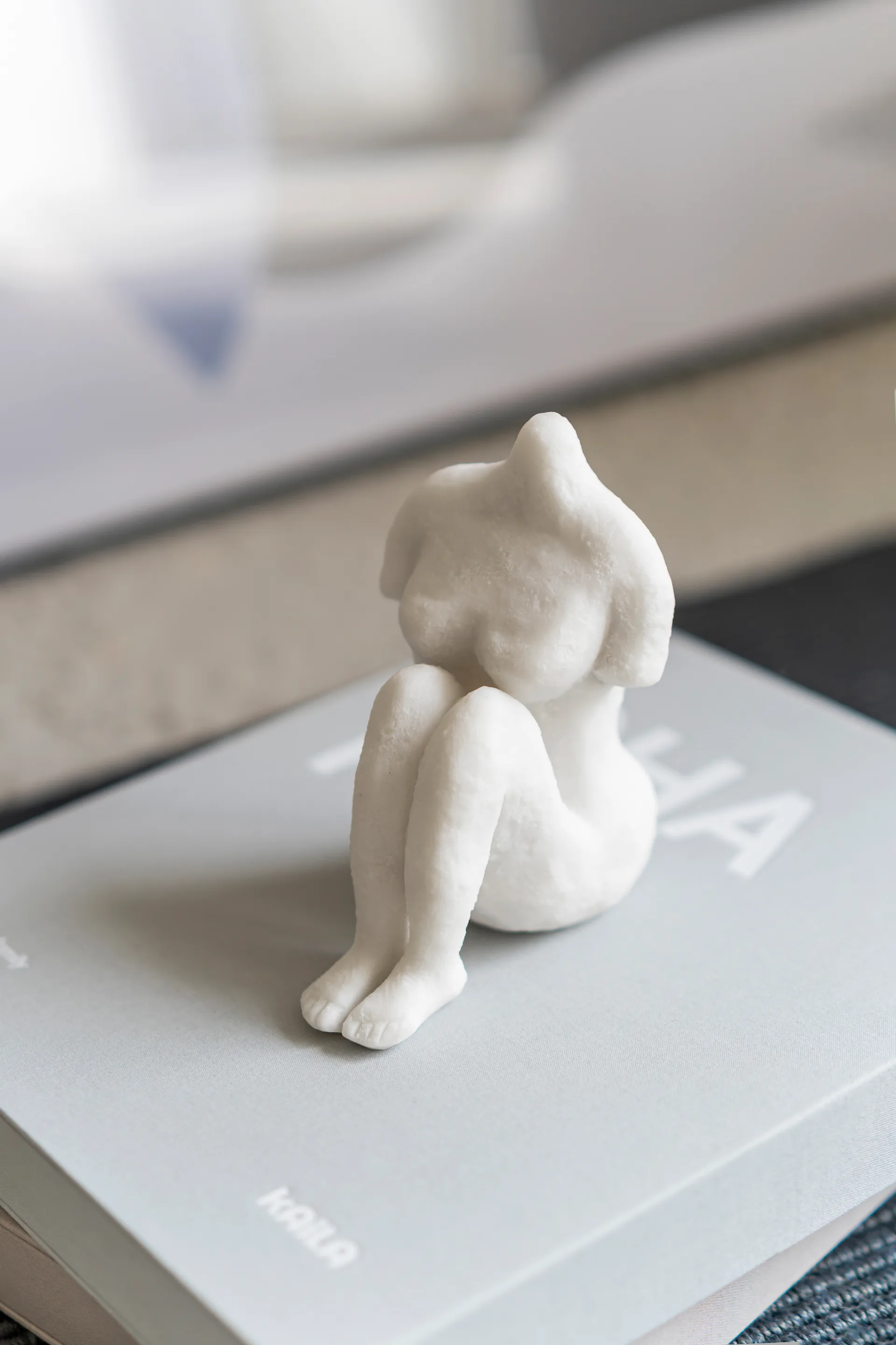 Art piece sitting woman 14 cm, Off-white Mette Ditmer