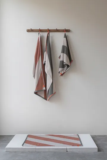 Diagonal guest towel 40x55 cm 2-pack - Dark olive - Mette Ditmer