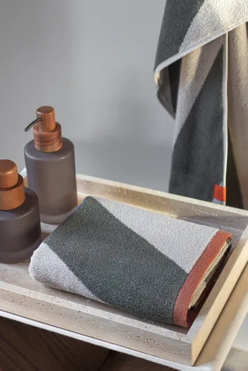 Diagonal towel - Dark olive, 50x90 cm - Mette Ditmer