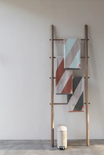 Diagonal towel - Dark olive, 70x133 cm - Mette Ditmer