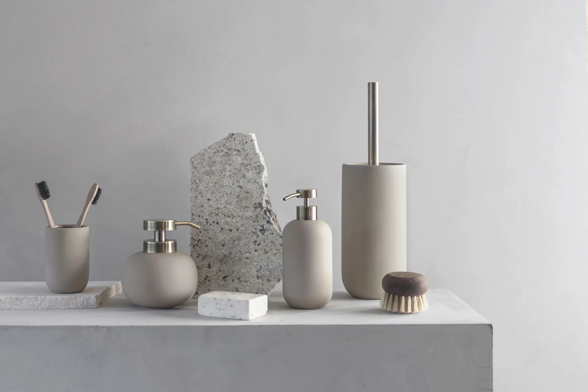Lotus ceramic toilet brush, Sand Mette Ditmer