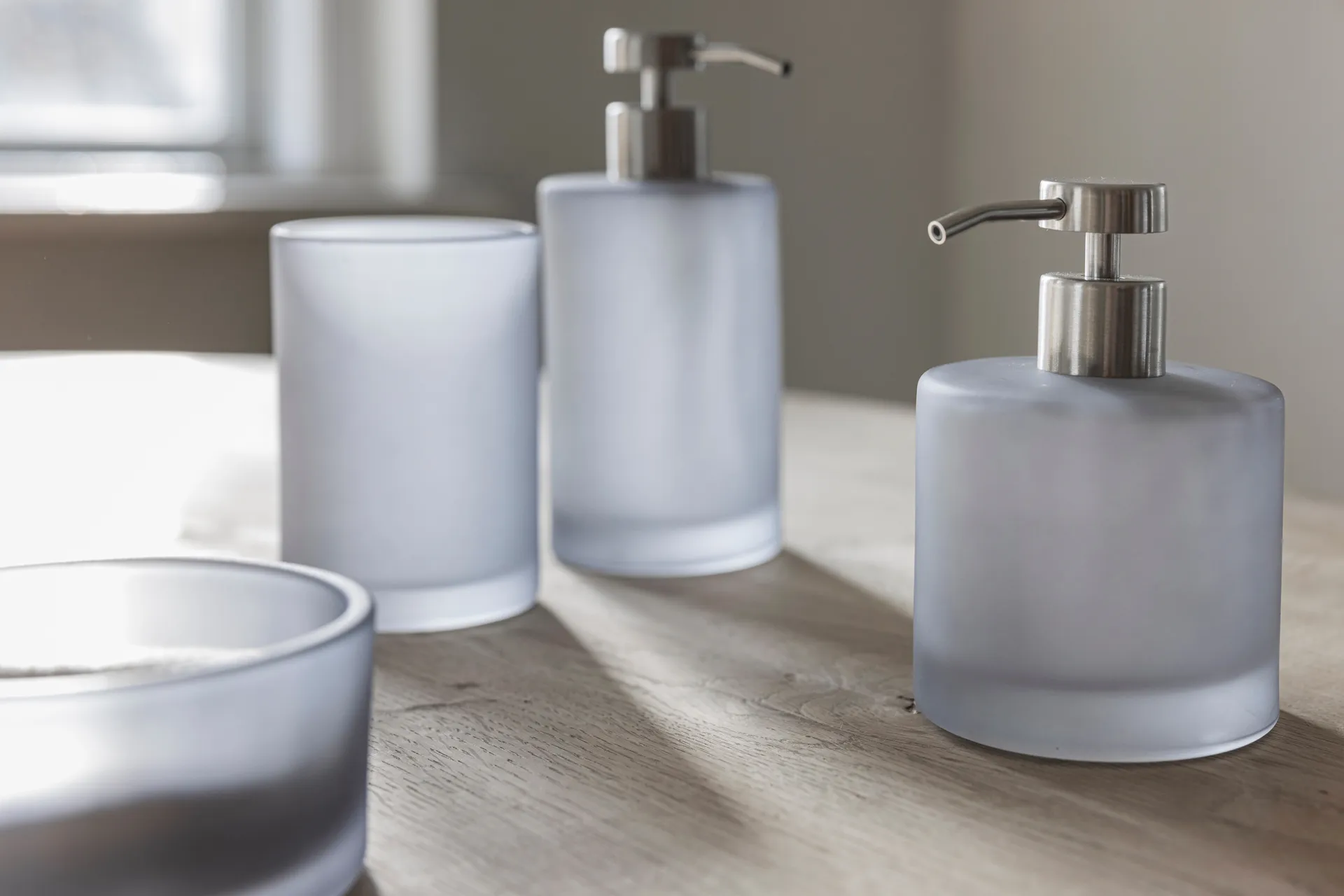 Modest soap dispenser tall, Dove blue Mette Ditmer