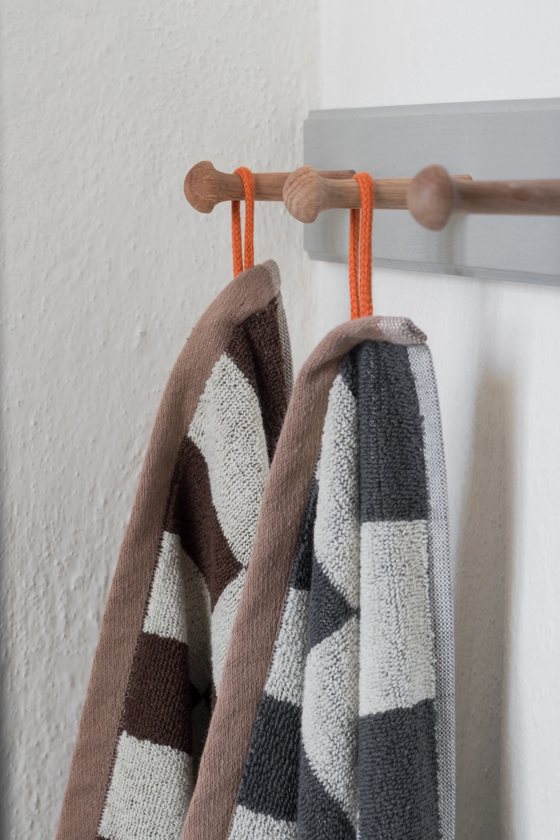 Retro towel, Chocolate, 70x133 cm Mette Ditmer