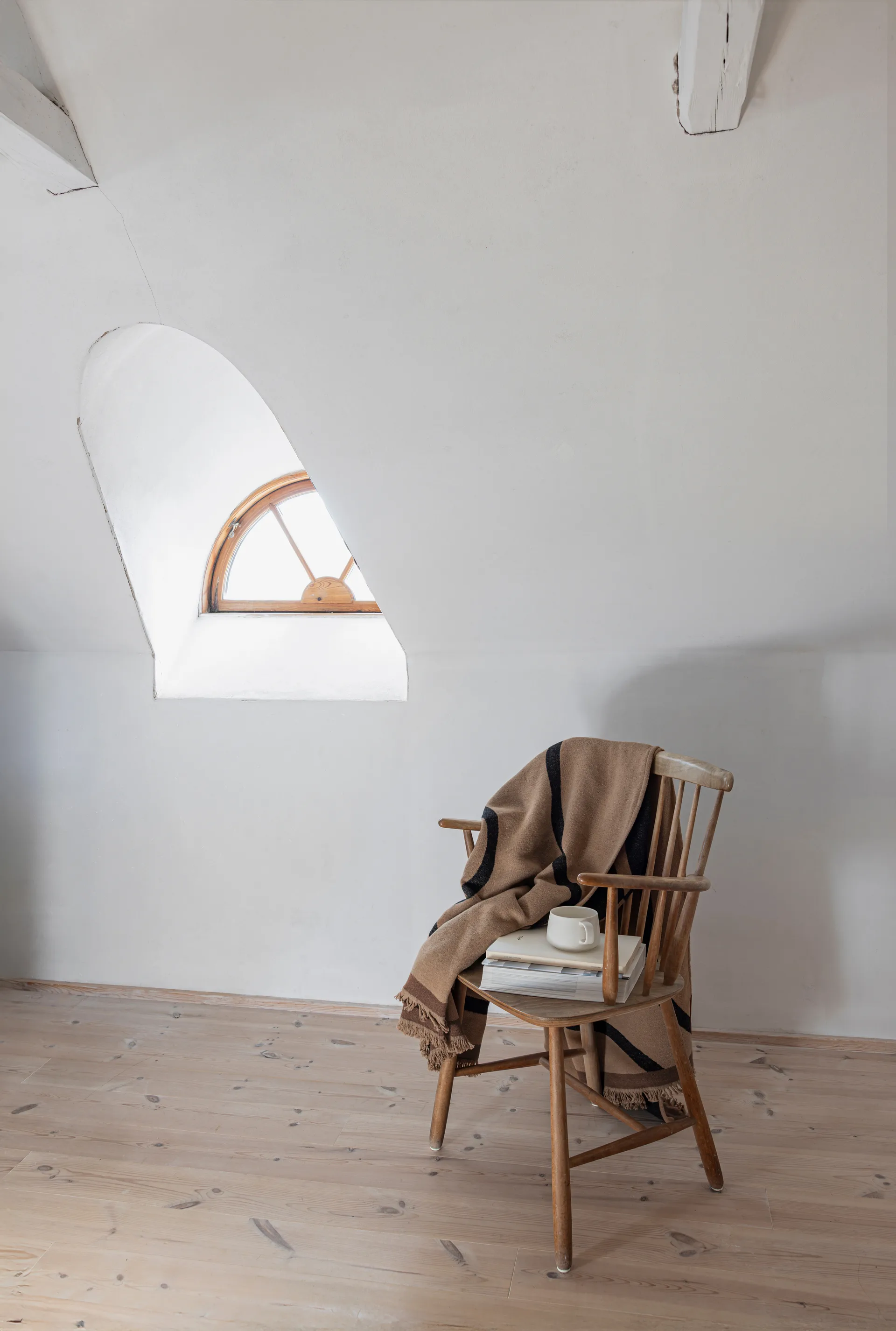 Shadow throw blanket, Latte-black, 130x175 cm Mette Ditmer