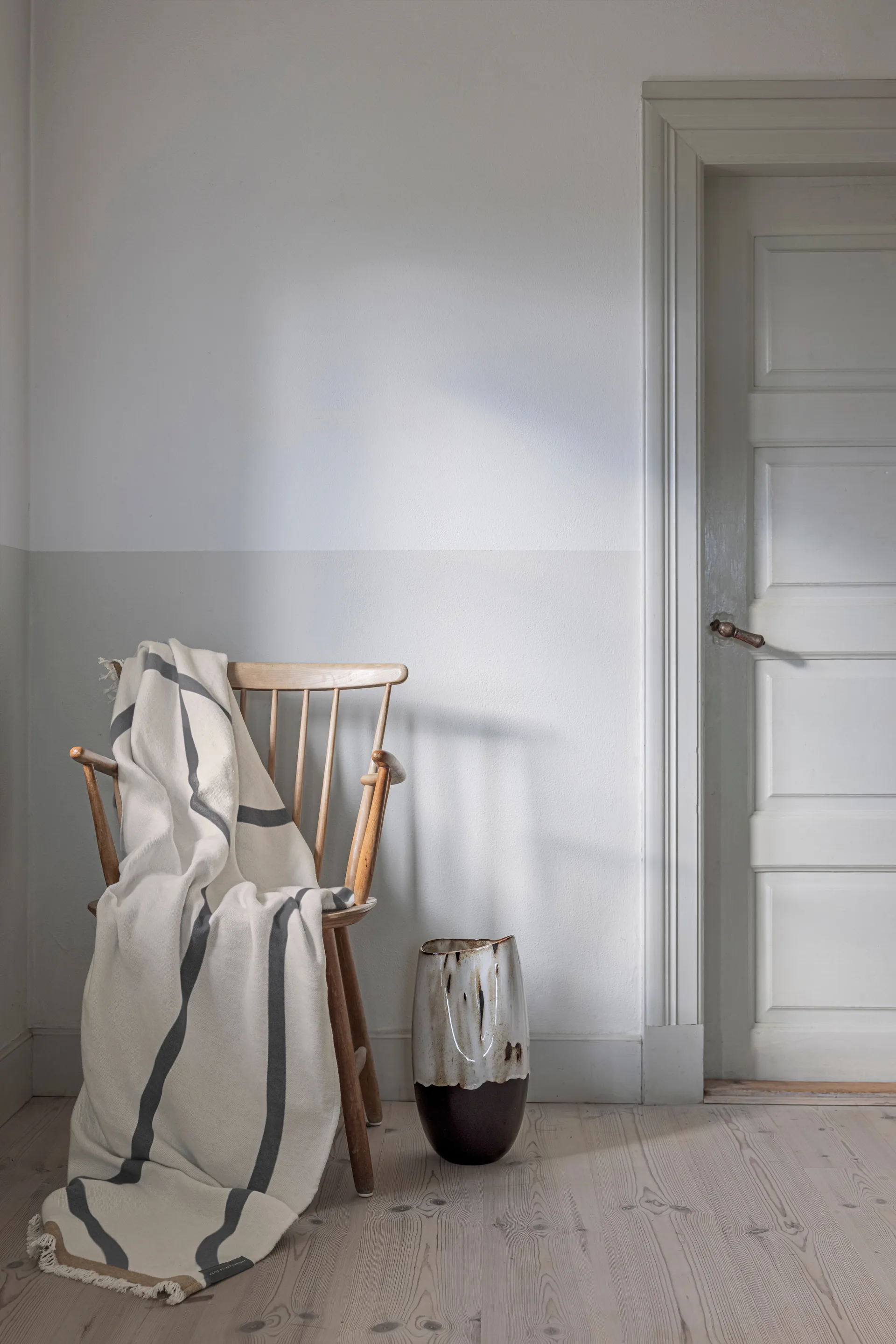 Shadow throw blanket, Off-white grey, 130x175 cm Mette Ditmer