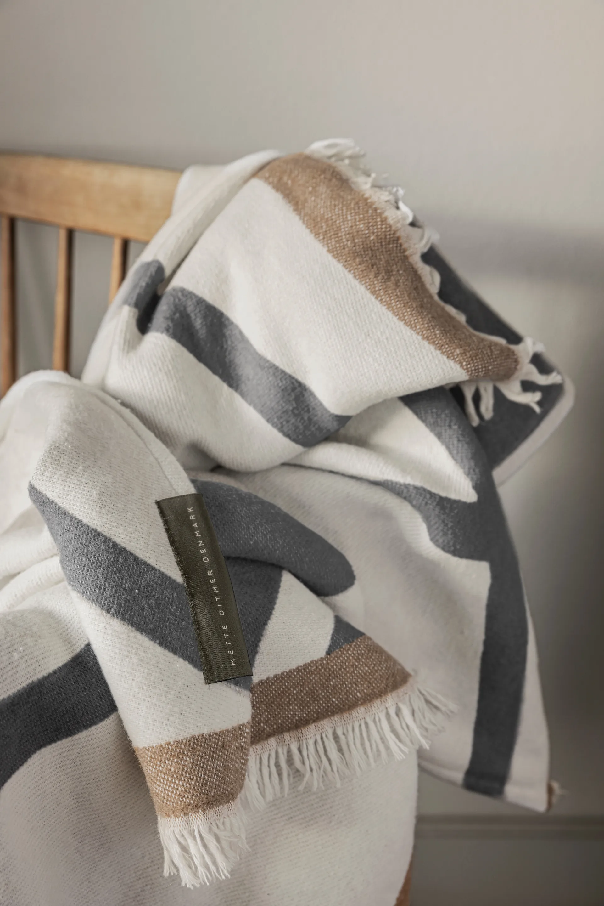Shadow throw blanket, Off-white grey, 130x175 cm Mette Ditmer