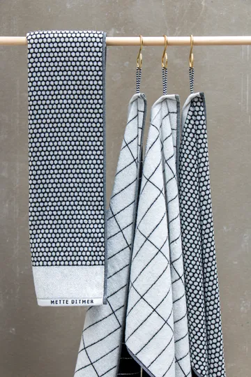 Tile Stone guest towel 38x60 cm 2 pack - Black-Off-white - Mette Ditmer