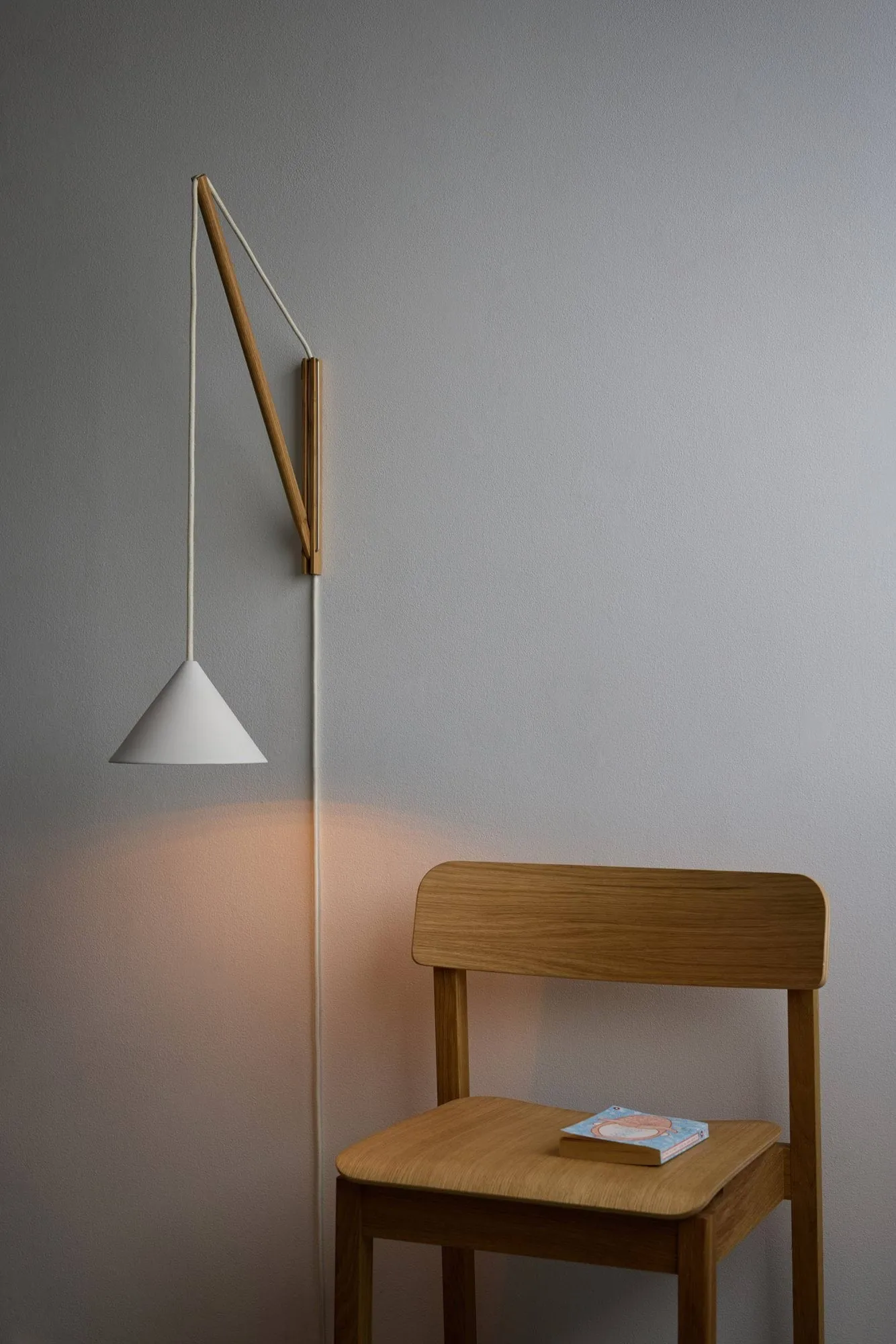 Suspended wall lamp, Oak-white MOEBE