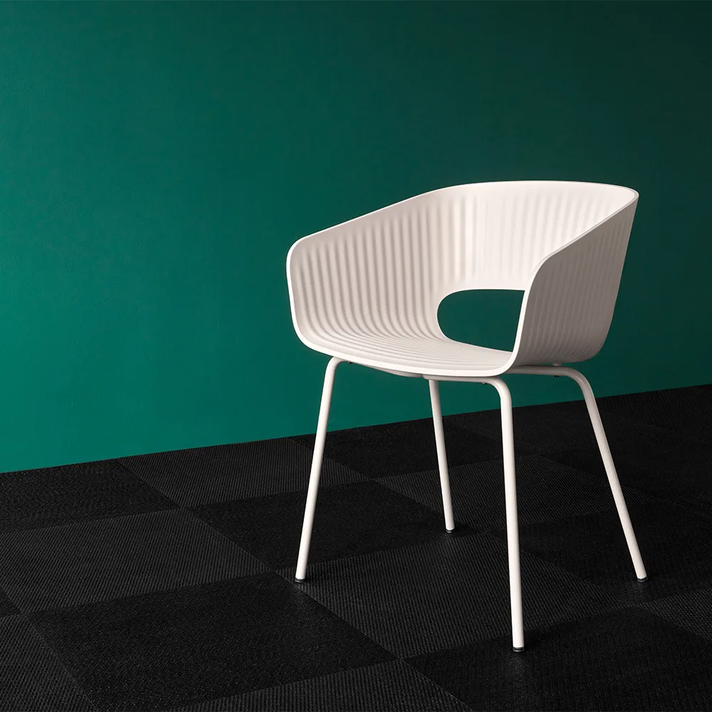 Marée 401 chair, Beetroot legs lacquered metal  Montana