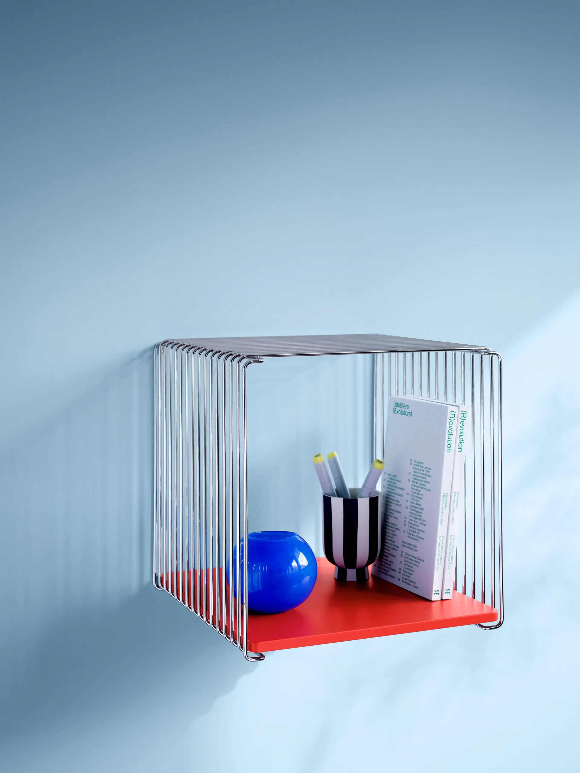 Panton Wire Single shelf 34,8x34,8x25,7 cm, Chrome Montana