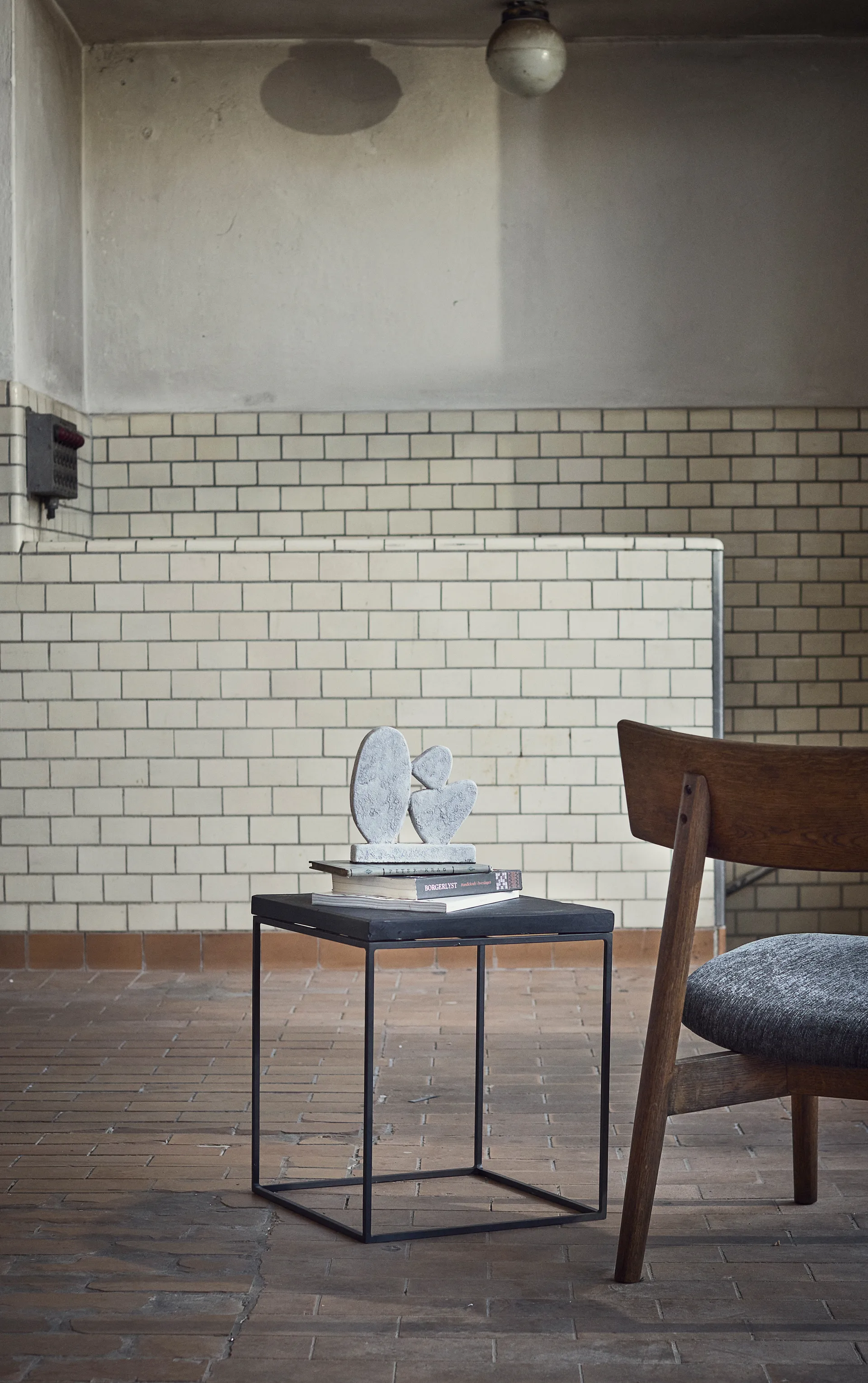Luna sculpture, Grey, 12x3x21.5 cm MUUBS