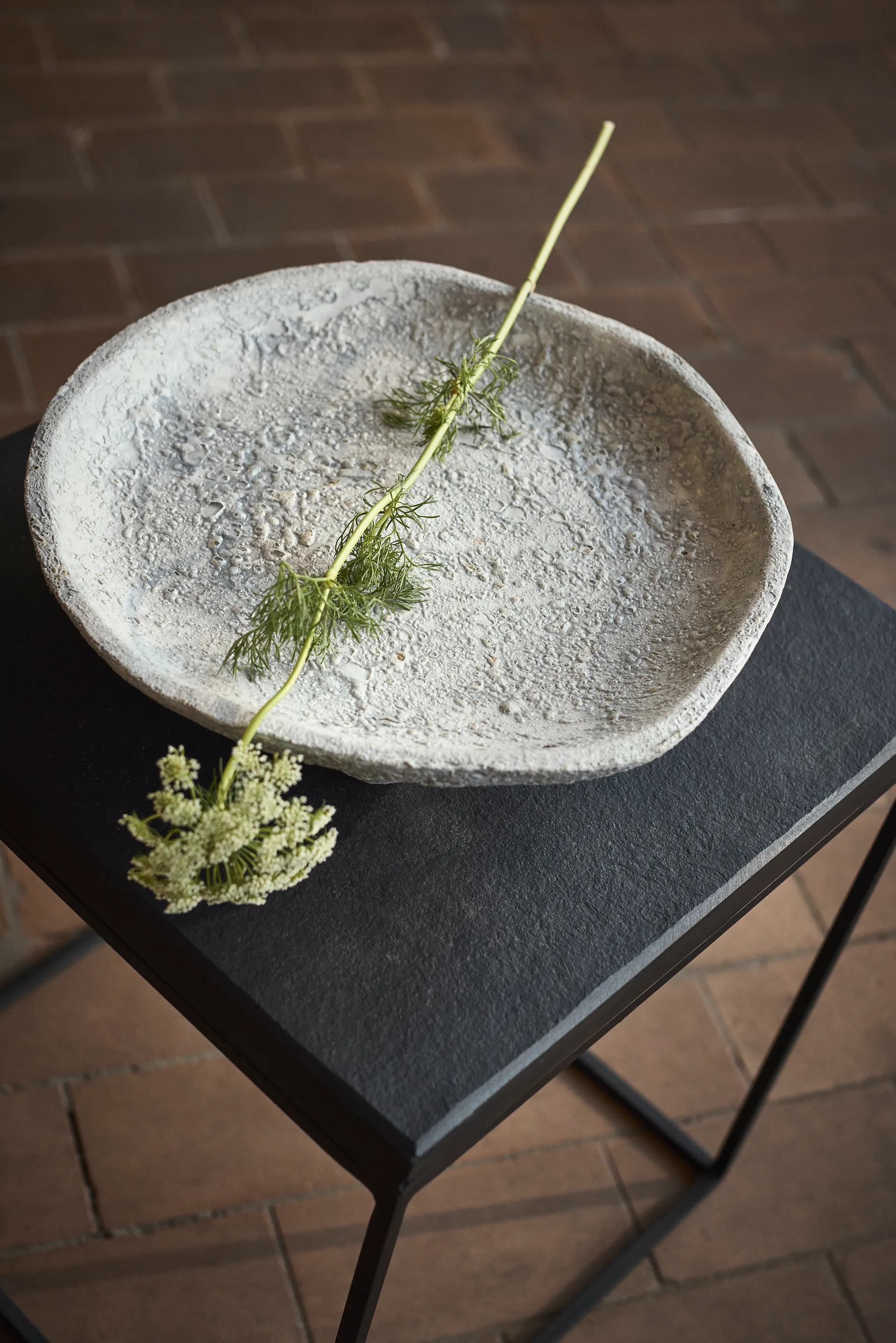 Luna tray, Grey, Ø34x8 cm MUUBS