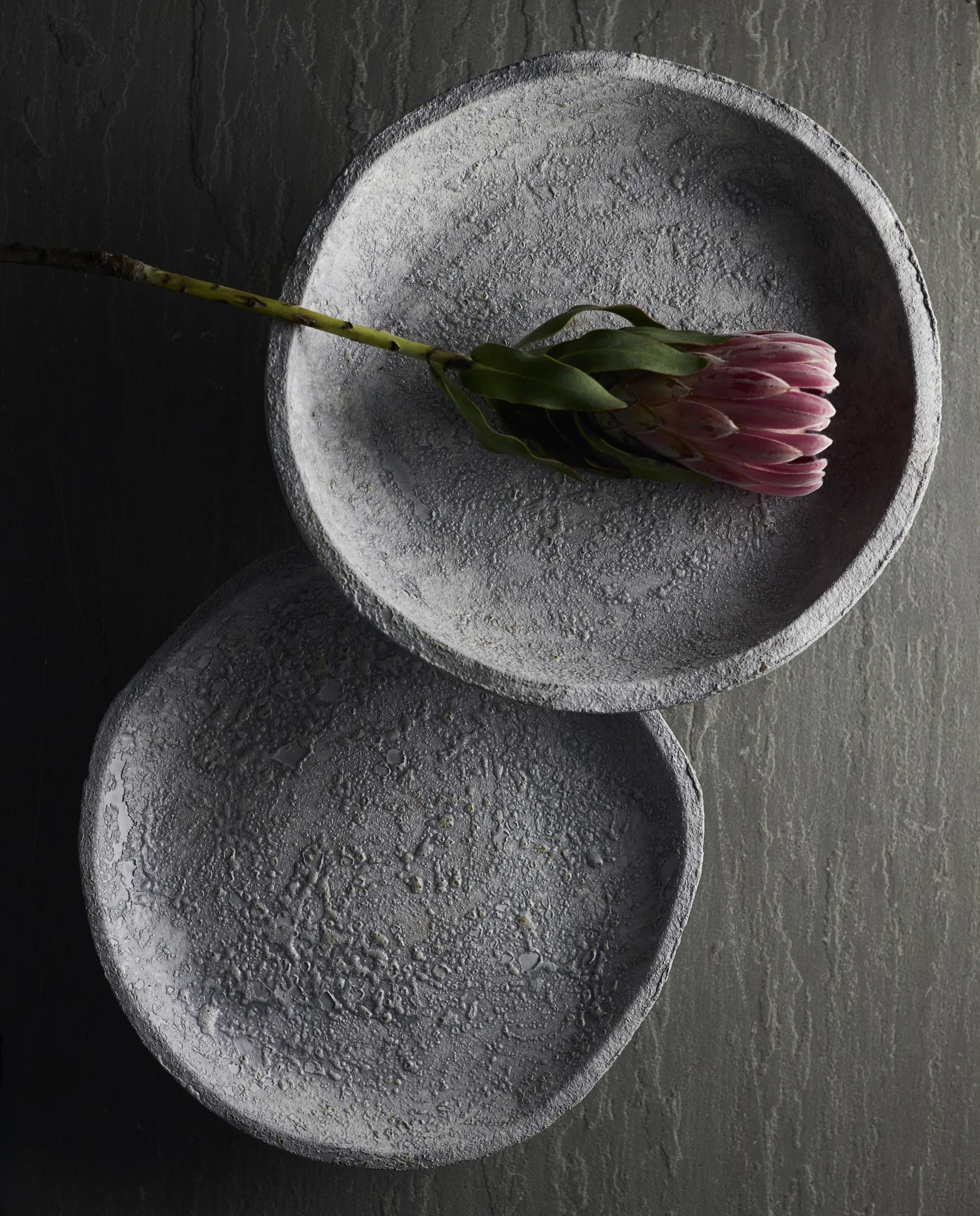 Luna tray, Grey, Ø34x8 cm MUUBS