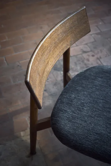 Tetra lounge chair - Granite-colored fabric–dark oiled oak - MUUBS