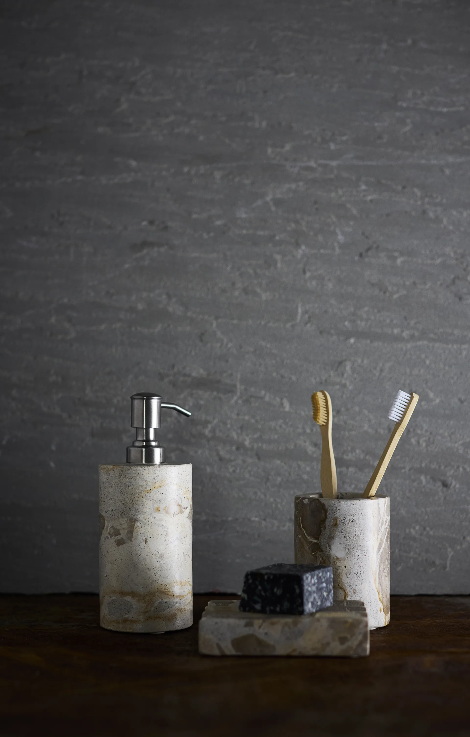 White toothbrush holder, Seashell MUUBS