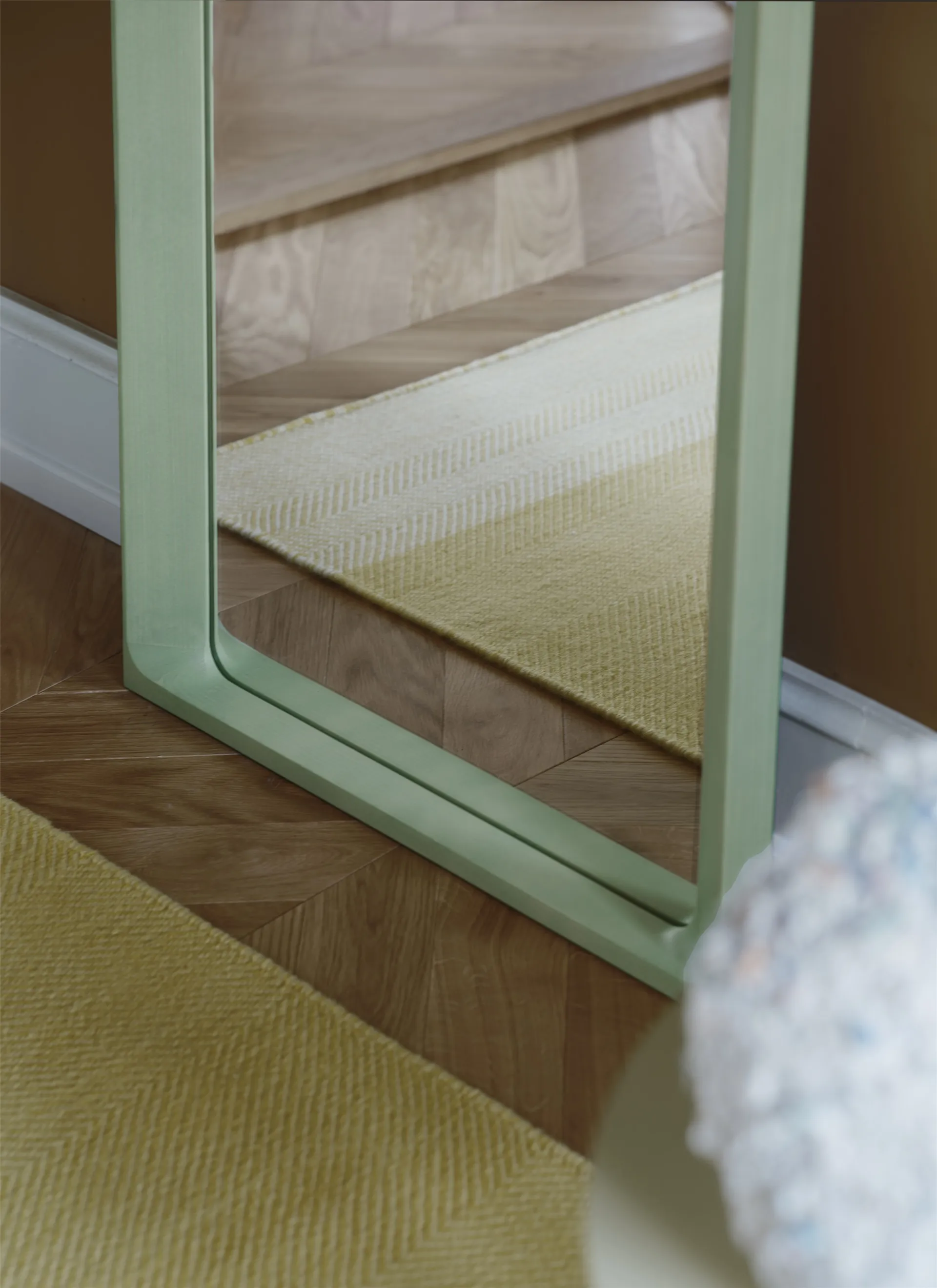 Arced mirror 170x61 cm, Light green Muuto